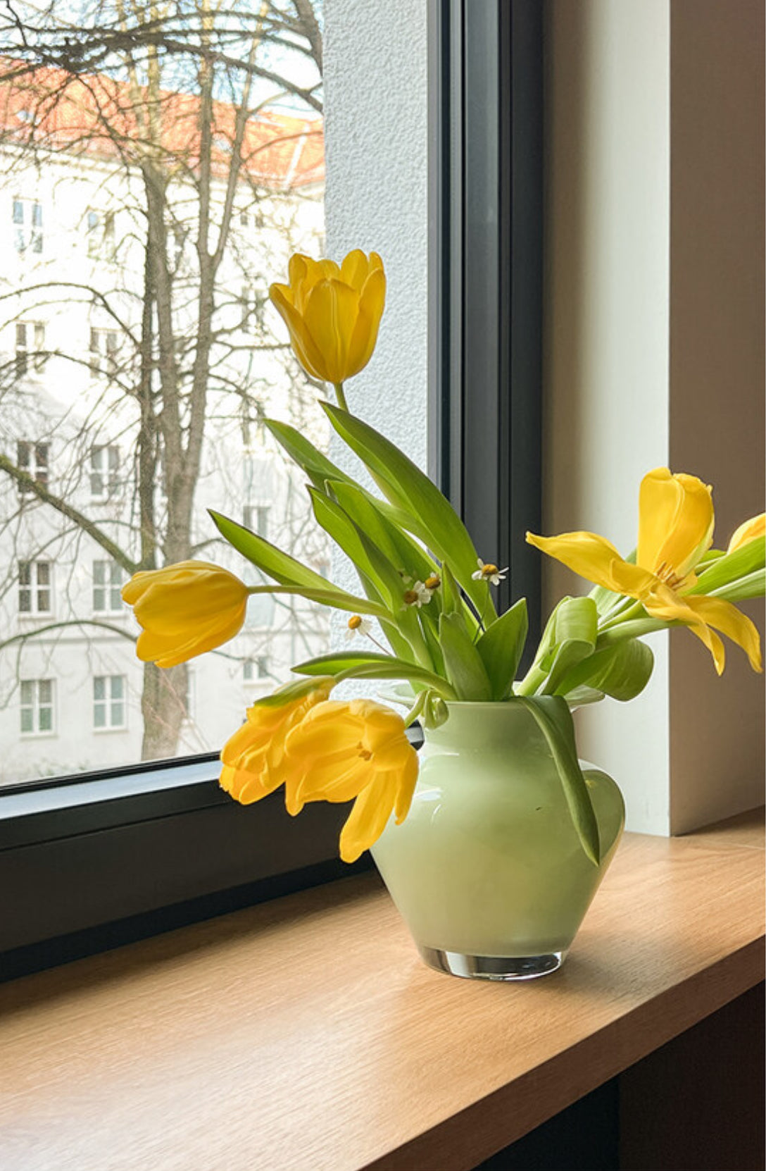 Olive mist glass vase(H16.5cm)